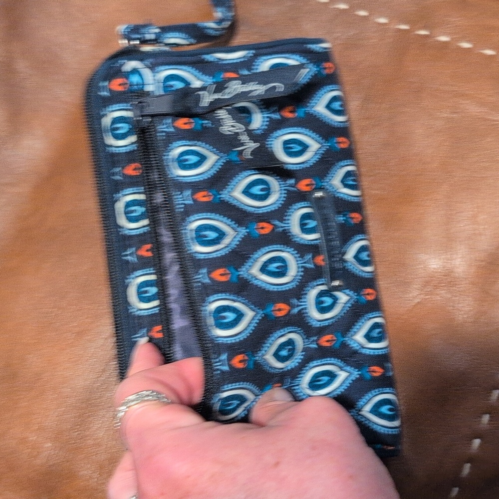 Vera Bradley NWOT Quilted Wristlet, Retired Marrakesh Motifs - Picture 6 of 8